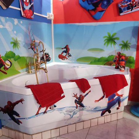 Hotel Spiderman House CTA Exterior foto