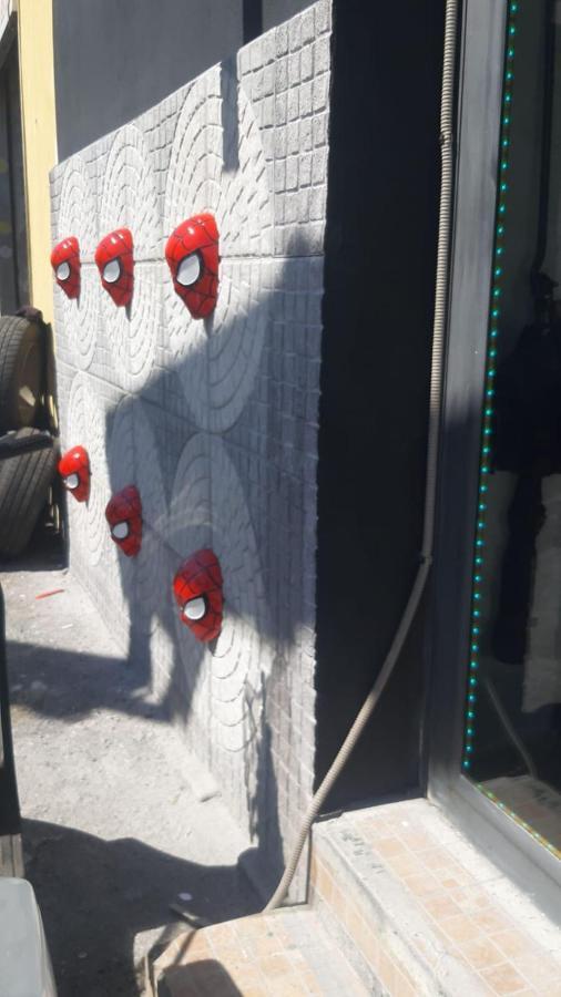 Hotel Spiderman House CTA Exterior foto