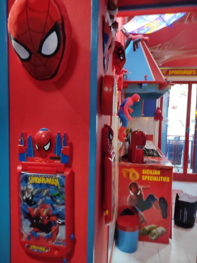 Hotel Spiderman House CTA Exterior foto