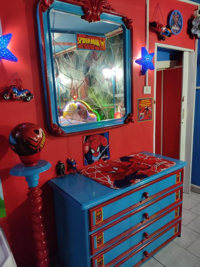 Hotel Spiderman House CTA Exterior foto
